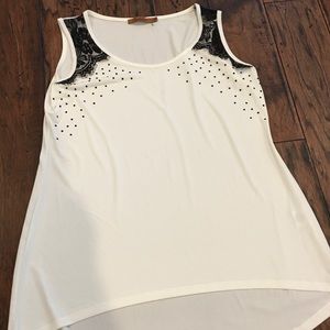 White Sleeveless shirt with black lace